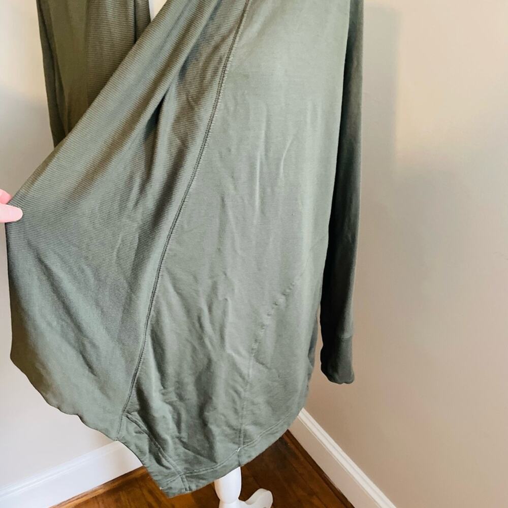 Athleta Pranayama Restore Wrap in Olive - Picture 6 of 8